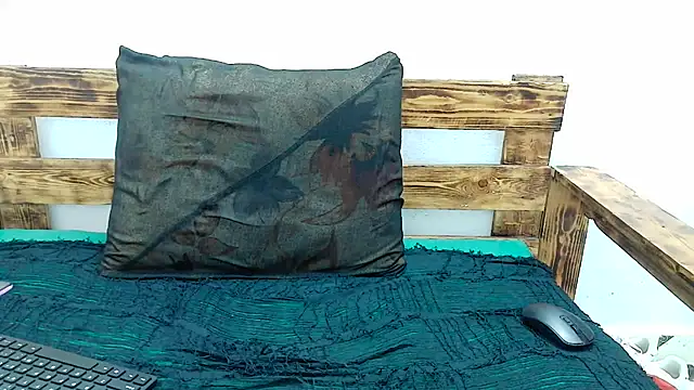 Anyiapink online show from April 11, 2026, 6:22 pm