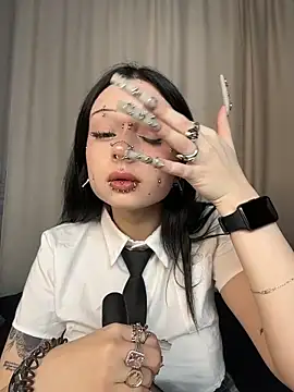 DriveThruNymphs online show from April 22, 2026, 7:37 am