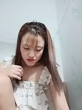 -Bitilu- online show from May 19, 2026, 1:56 am