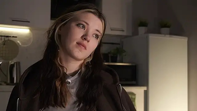 ShyAkemis online show from April 15, 2026, 4:22 pm