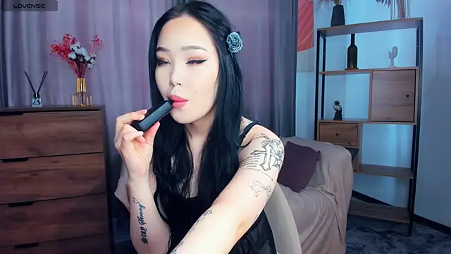 Snapshot of Amai_Tsumi chatting on July 10, 2026, 7:19 am Amai Tsumi online show from July 10, 2026, 7:19 am