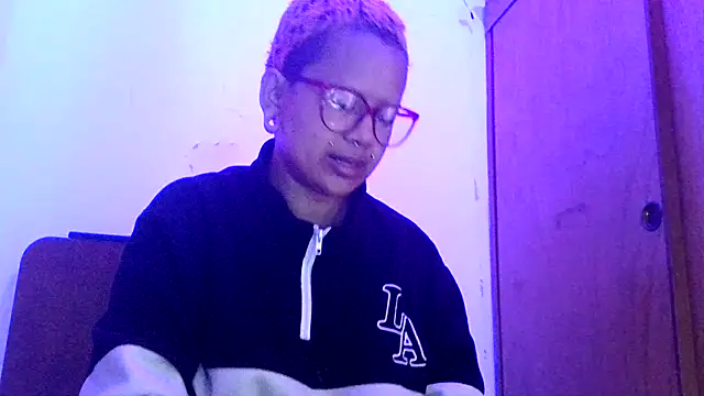 Snapshot of xblackstarX1 chatting on June 25, 2026, 11:54 pm xblackstarX1 online show from June 25, 2026, 11:54 pm