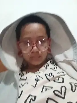 Snapshot of xblackstarX1 chatting on April 4, 2026, 1:28 pm xblackstarX1 online show from April 4, 2026, 1:28 pm