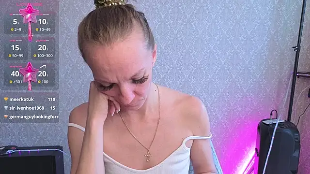 jesica mooonn online show from March 31, 2026, 7:54 am