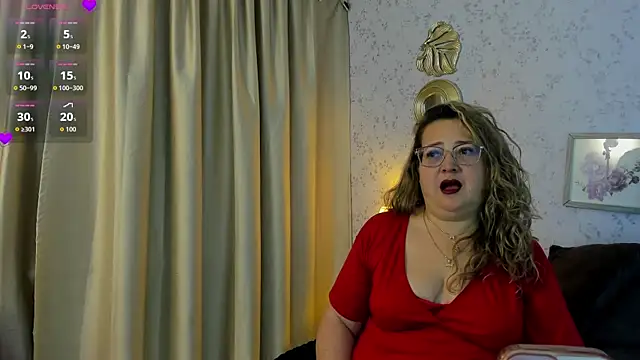 Snapshot of Martinacurvy_ chatting on June 13, 2026, 10:13 am Martinacurvy online show from June 13, 2026, 10:13 am
