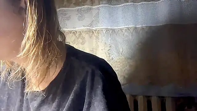 KrystenHoye online show from April 17, 2026, 4:10 pm