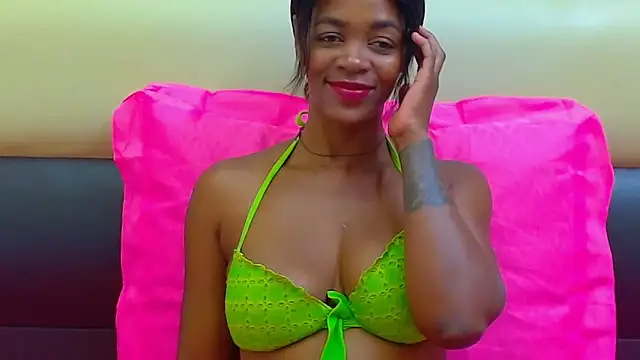 Snapshot of SweetSinAura chatting on April 7, 2026, 6:10 pm SweetSinAura online show from April 7, 2026, 6:10 pm