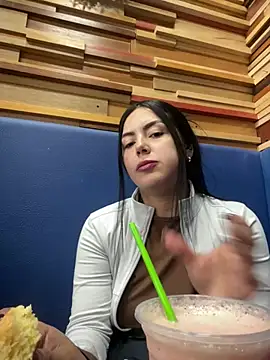 Cami olarte online show from April 11, 2026, 7:28 pm