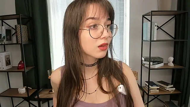 LaelIvie online show from April 7, 2026, 8:05 am