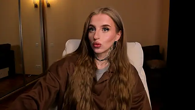 Snapshot of harley_kimm chatting on April 12, 2026, 5:11 am harley kimm online show from April 12, 2026, 5:11 am