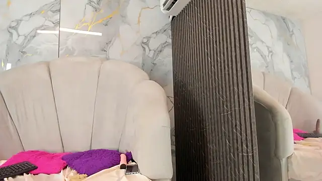 dulcemia25 online show from April 11, 2026, 7:45 am