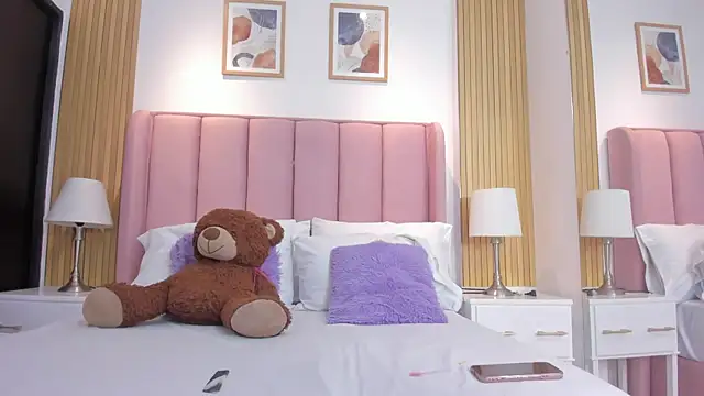 Mariana Spicy1 online show from April 4, 2026, 12:01 pm