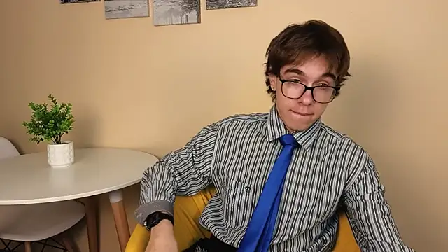 Snapshot of DaveBevy chatting on July 12, 2026, 8:53 pm DaveBevy online show from July 12, 2026, 8:53 pm