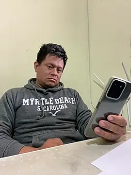 Luis-Armando online show from April 16, 2026, 4:19 pm