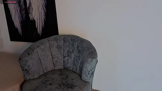 leyla dikens  online show from April 7, 2026, 12:29 pm