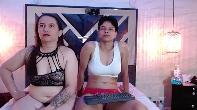 Snapshot of Natasha_and_zoe_ chatting on April 5, 2026, 12:01 pm Natasha and zoe online show from April 5, 2026, 12:01 pm