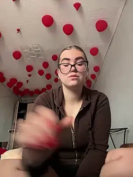 MissAuroraX online show from April 14, 2026, 10:42 am