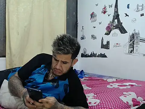 Snapshot of allison_maxtattoo_ chatting on April 5, 2026, 2:29 am allison maxtattoo online show from April 5, 2026, 2:29 am