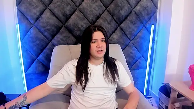 MatthewDavis  online show from April 6, 2026, 11:33 am