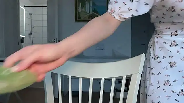 Amy Bronson online show from April 10, 2026, 12:23 pm