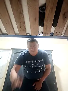 luis20212 online show from April 3, 2026, 1:01 am