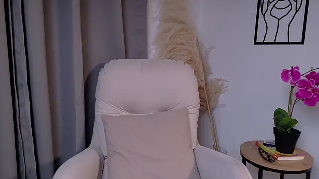 Snapshot of LiaFox_ chatting on April 9, 2026, 3:08 am LiaFox online show from April 9, 2026, 3:08 am