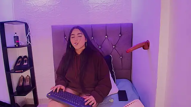 Snapshot of sweet__cherry1 chatting on April 7, 2026, 6:32 pm sweet cherry1 online show from April 7, 2026, 6:32 pm