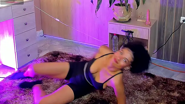 Snapshot of baddie_delaylaa chatting on April 10, 2026, 5:42 pm baddie delaylaa online show from April 10, 2026, 5:42 pm