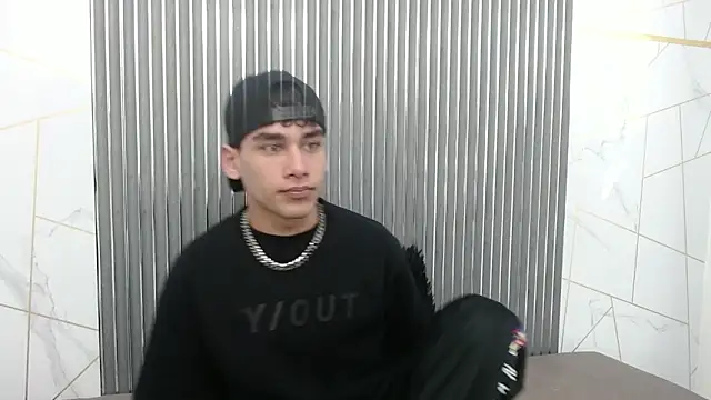 Snapshot of Kitsune_44 chatting on April 13, 2026, 7:18 pm Kitsune 44 online show from April 13, 2026, 7:18 pm