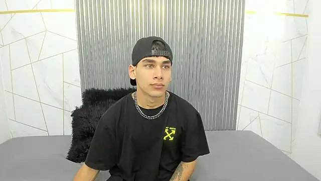 Snapshot of Kitsune_44 chatting on April 2, 2026, 7:20 pm Kitsune 44 online show from April 2, 2026, 7:20 pm