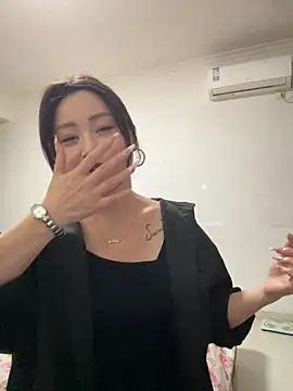 Huihui 518 online show from April 17, 2026, 8:06 am