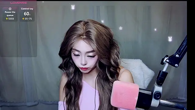 Cuviee online show from April 5, 2026, 2:51 am