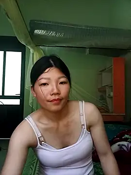 Snapshot of -Quyny- chatting on April 11, 2026, 7:45 am -Quyny- online show from April 11, 2026, 7:45 am