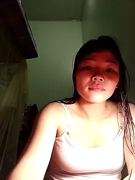 Snapshot of -Quyny- chatting on April 2, 2026, 12:34 pm -Quyny- online show from April 2, 2026, 12:34 pm