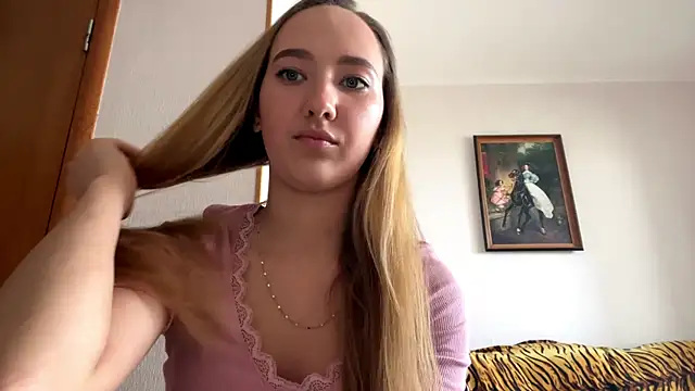 Snapshot of Liesenaniles chatting on March 31, 2026, 8:27 am Liesenaniles online show from March 31, 2026, 8:27 am