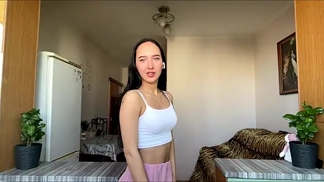 Snapshot of Liesenaniles chatting on April 14, 2026, 6:07 am Liesenaniles online show from April 14, 2026, 6:07 am