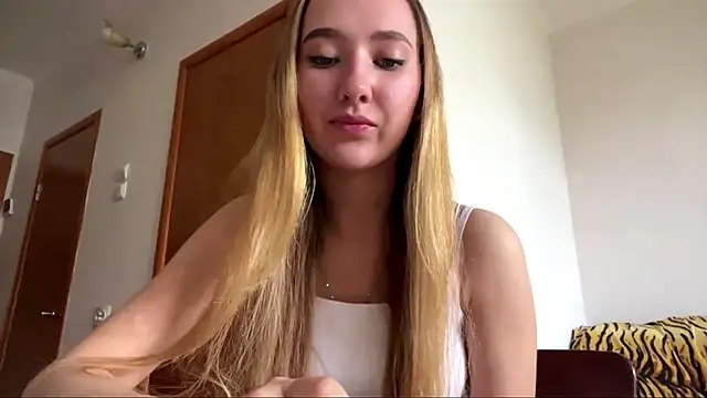 Snapshot of Liesenaniles chatting on April 9, 2026, 6:15 am Liesenaniles online show from April 9, 2026, 6:15 am