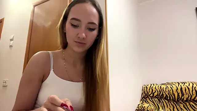 Snapshot of Liesenaniles chatting on April 10, 2026, 3:24 am Liesenaniles online show from April 10, 2026, 3:24 am