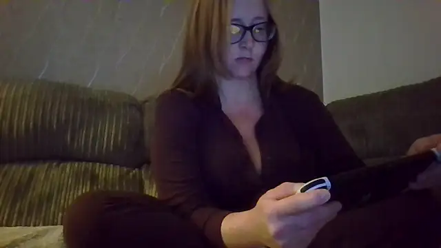 Snapshot of Anna-Curvy-xx chatting on May 19, 2026, 10:28 pm Anna-Curvy-xx online show from May 19, 2026, 10:28 pm