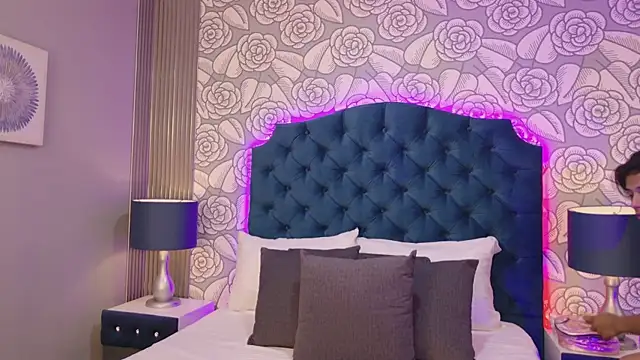 ChloeAndJeanPaul online show from April 15, 2026, 3:23 am