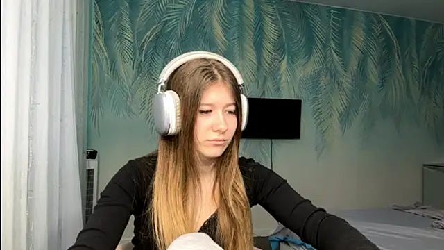 Kate Jomallona online show from April 7, 2026, 1:13 pm