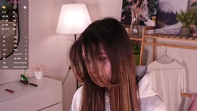 Snapshot of CherlyGuss chatting on April 15, 2026, 3:23 am CherlyGuss online show from April 15, 2026, 3:23 am