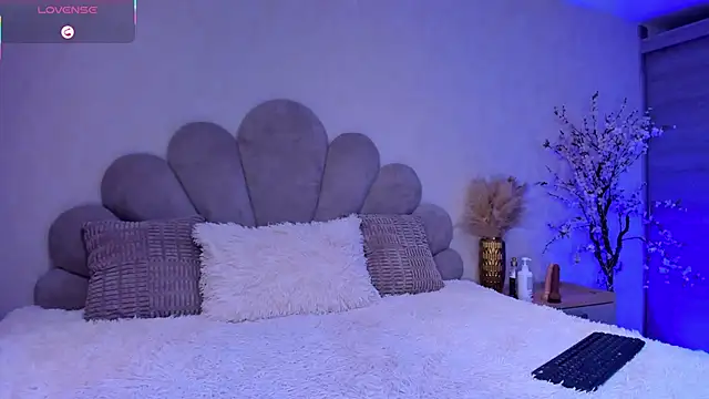 Snapshot of maia_lion chatting on April 9, 2026, 2:24 am maia lion online show from April 9, 2026, 2:24 am