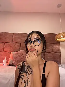 dakotabrowns  online show from March 31, 2026, 12:23 am