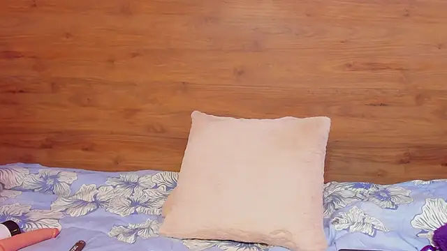 Snapshot of MOONWUW chatting on April 12, 2026, 3:32 am MOONWUW online show from April 12, 2026, 3:32 am