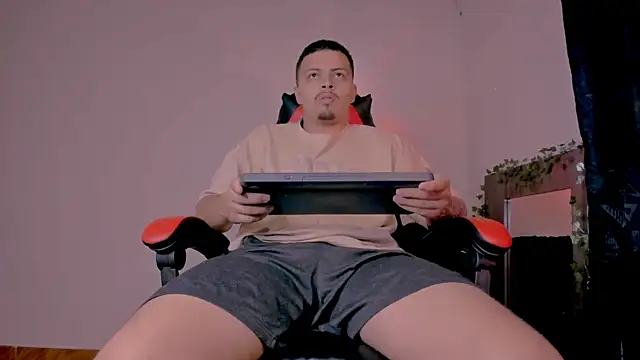 Snapshot of mathew_hot21 chatting on April 4, 2026, 4:35 pm mathew hot21 online show from April 4, 2026, 4:35 pm