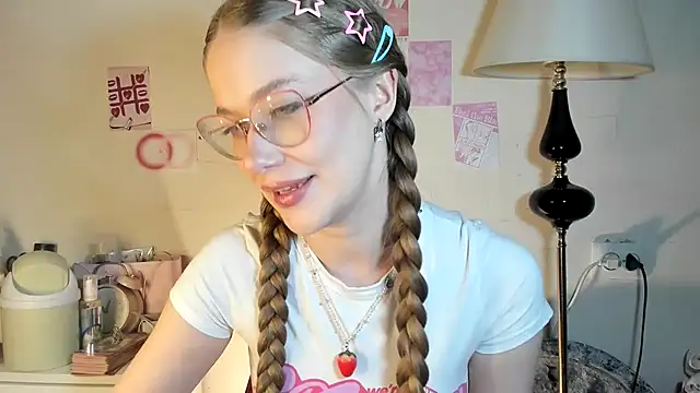 chloesweetbby online show from April 12, 2026, 10:02 pm