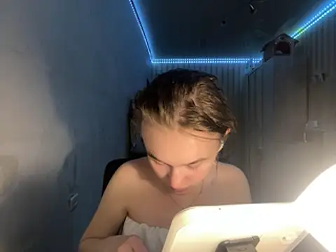 melissashineeee online show from April 23, 2026, 8:43 am