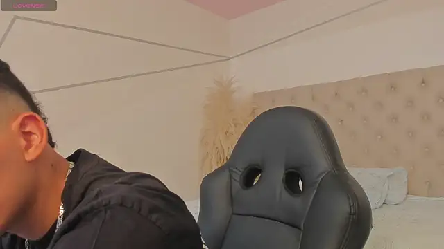 DrakoStone online show from April 15, 2026, 8:53 pm