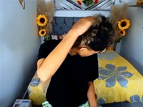 chris evans77 online show from April 1, 2026, 1:12 pm